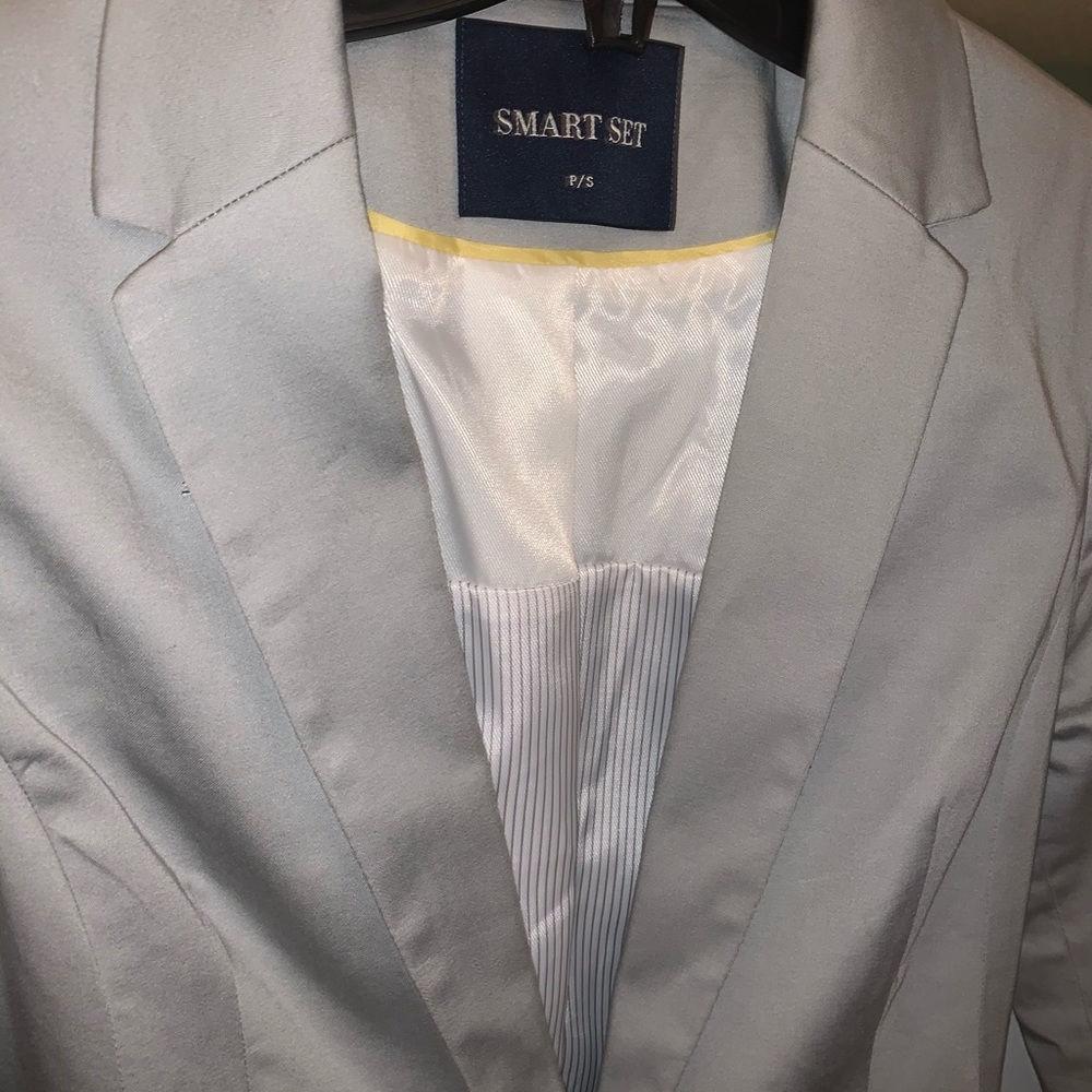 Smart Set Blazer - Picture 2 of 3